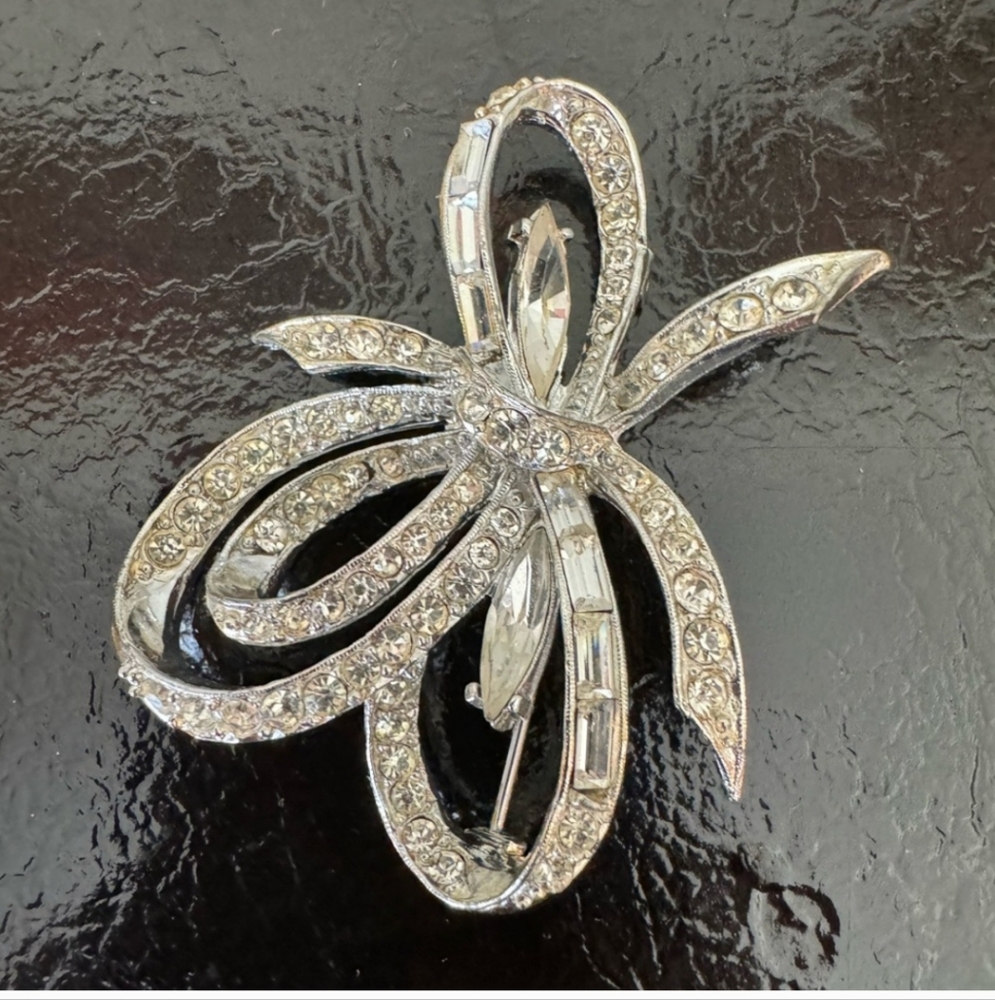 VINTAGE PELL RHINESTONE CRYSTAL BROOCH - Picture 4 of 4